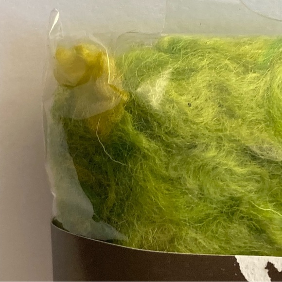 6 Dimensions FeltWorks 100% Wool Green Curly Roving 0.25oz Needle Felting Crafts - Picture 2 of 15